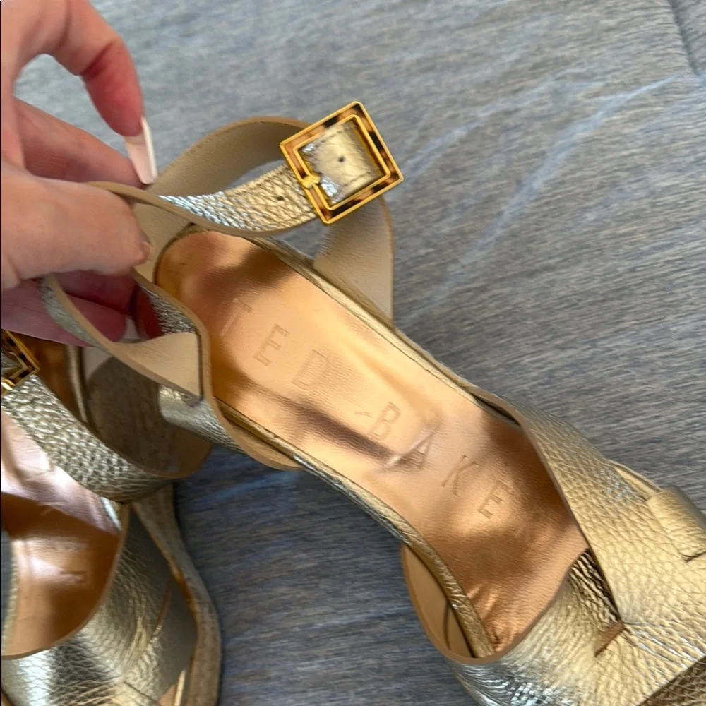 Ted Baker dressy buckle